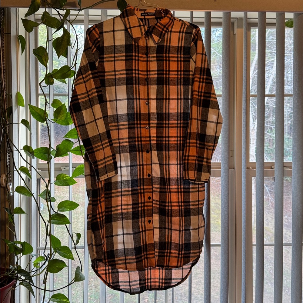 SHEIN Plaid Button-Up Shirt Dress.        
SIZE - Large (8/10)
